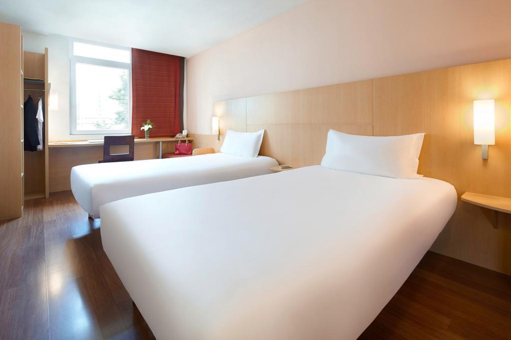 Ibis Leshan City Center Экстерьер фото