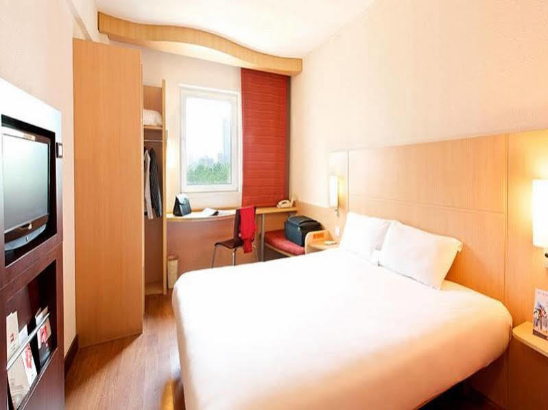 Отель Ibis Leshan City Center Экстерьер фото